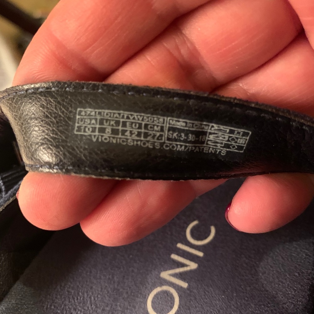 Selling Vionic mules - Picture 3 of 3